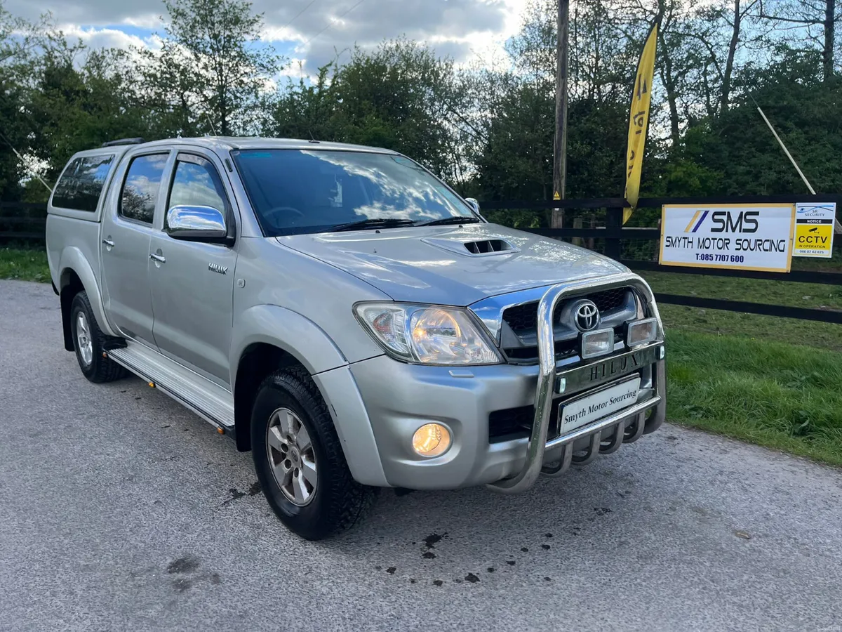 2011 Toyota Hilux 2.5L D4D Spotless - Image 2