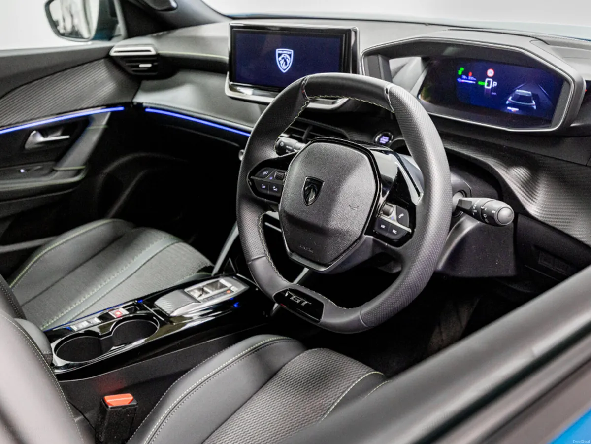 Peugeot 2008 E-GT 54kWh 155HP - Image 2