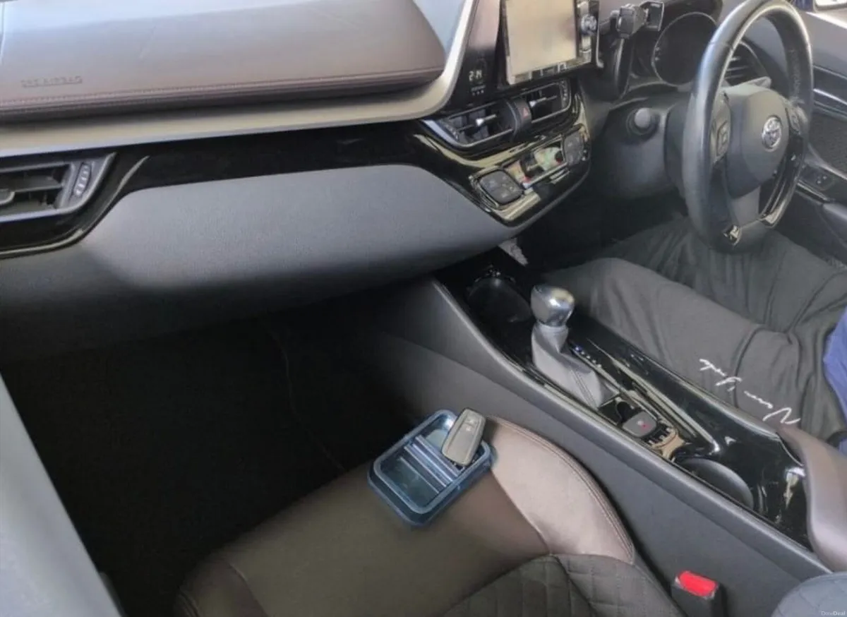 2020 Toyota C-HR SPORT 1.8 hybrid - Image 4