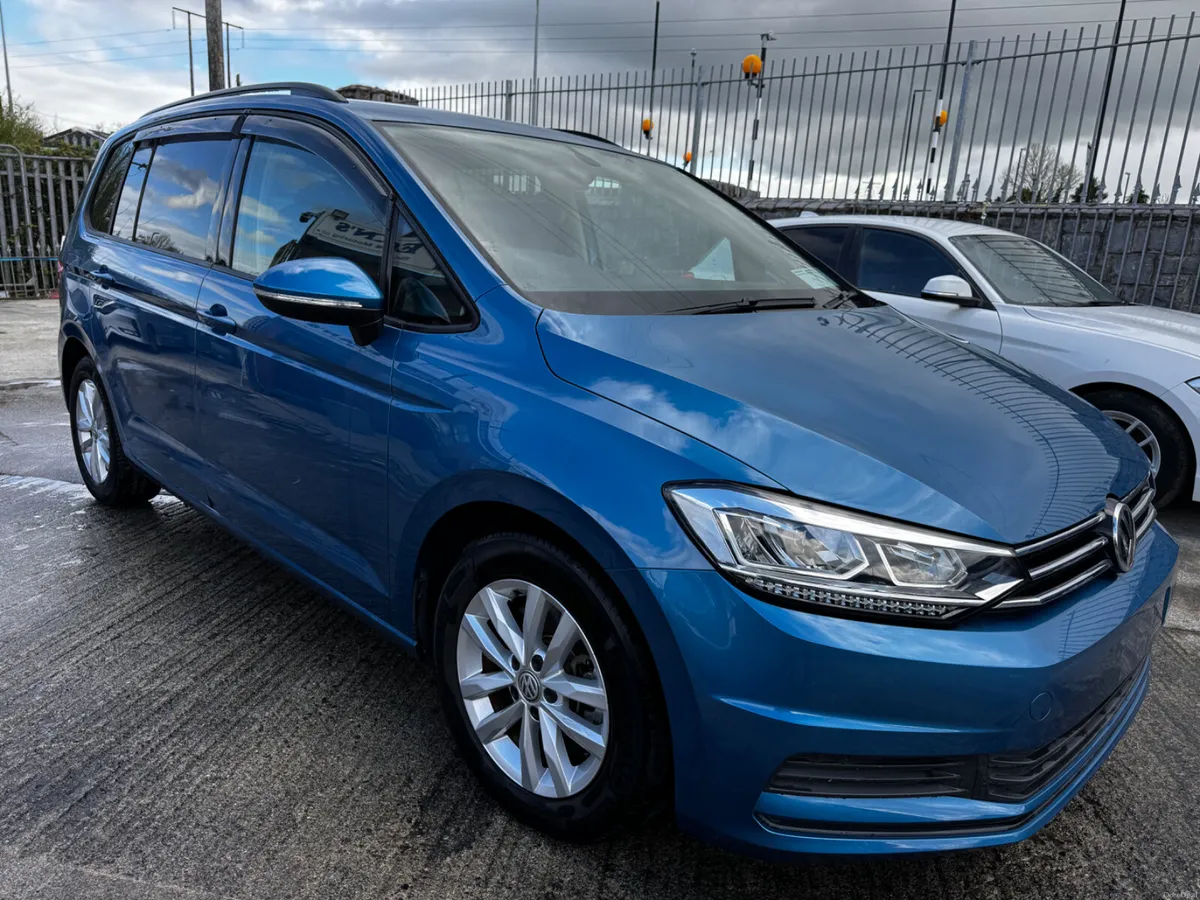 2016 Volkswagen Golf Touran 1.4 TSI 7Seater - Image 2