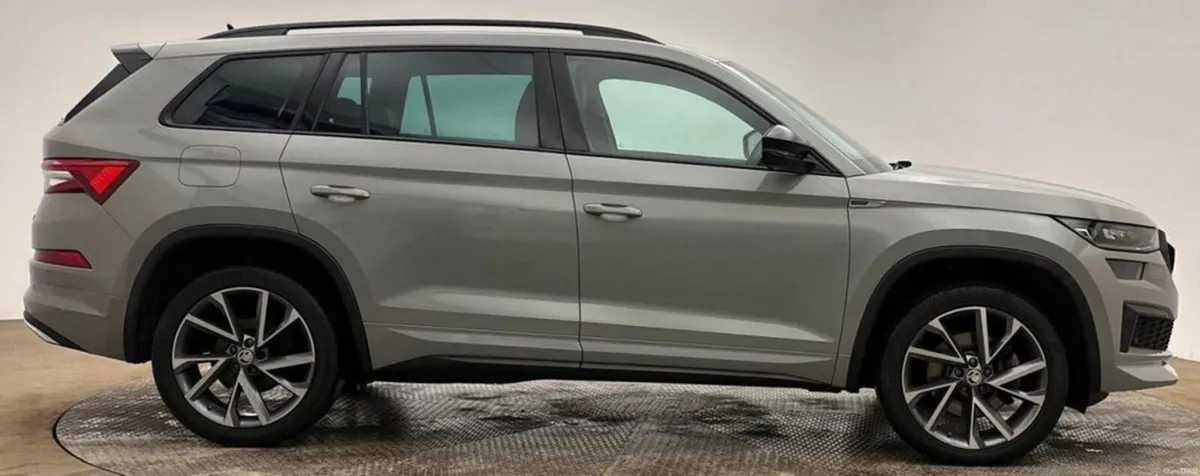 2.0 TDI SportLine SUV 5dr Diesel DSG 4WD Euro 6 (s - Image 2