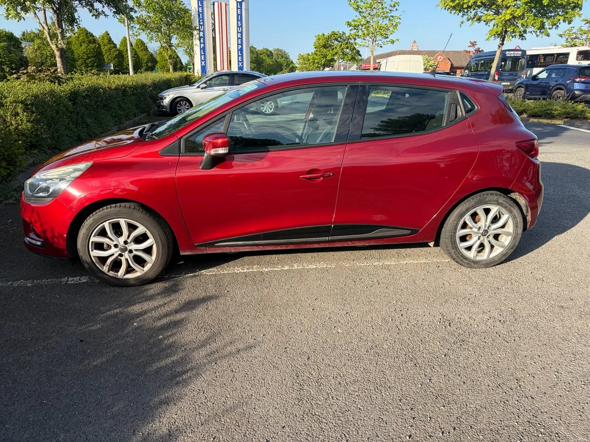 Renault Clio 2017 94,000km - Image 3