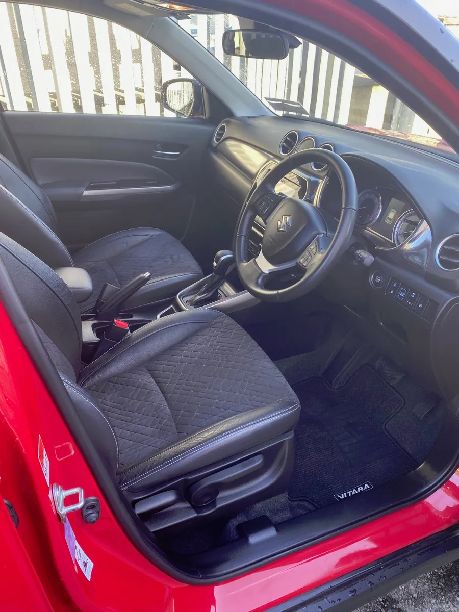 Suzuki Vitara 1.5 Full Hybrid SZ5 AGS 2023 - Image 5