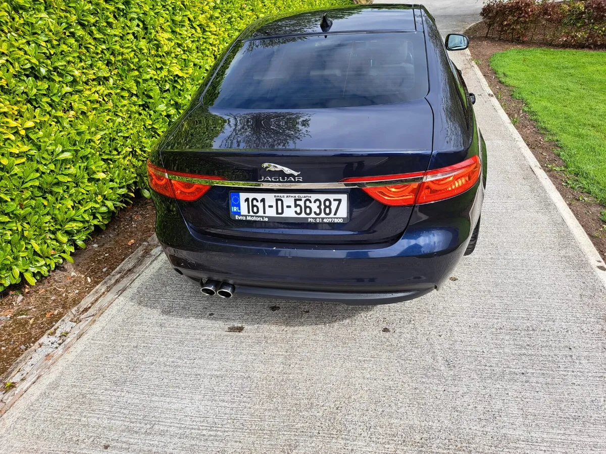 Car - Image 3