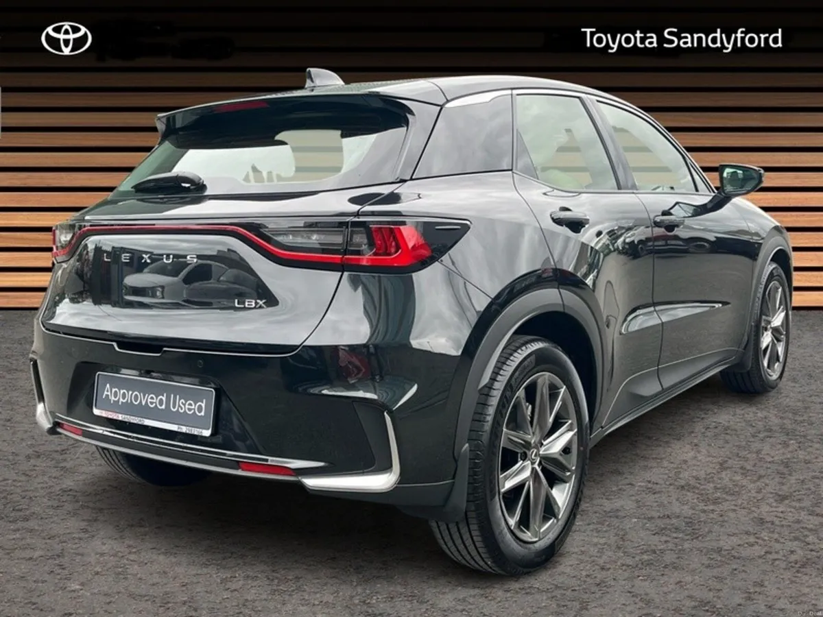 Lexus LBX ELEGANT 1.5 HYBRID AUTOMATIC // CLIMATE - Image 2