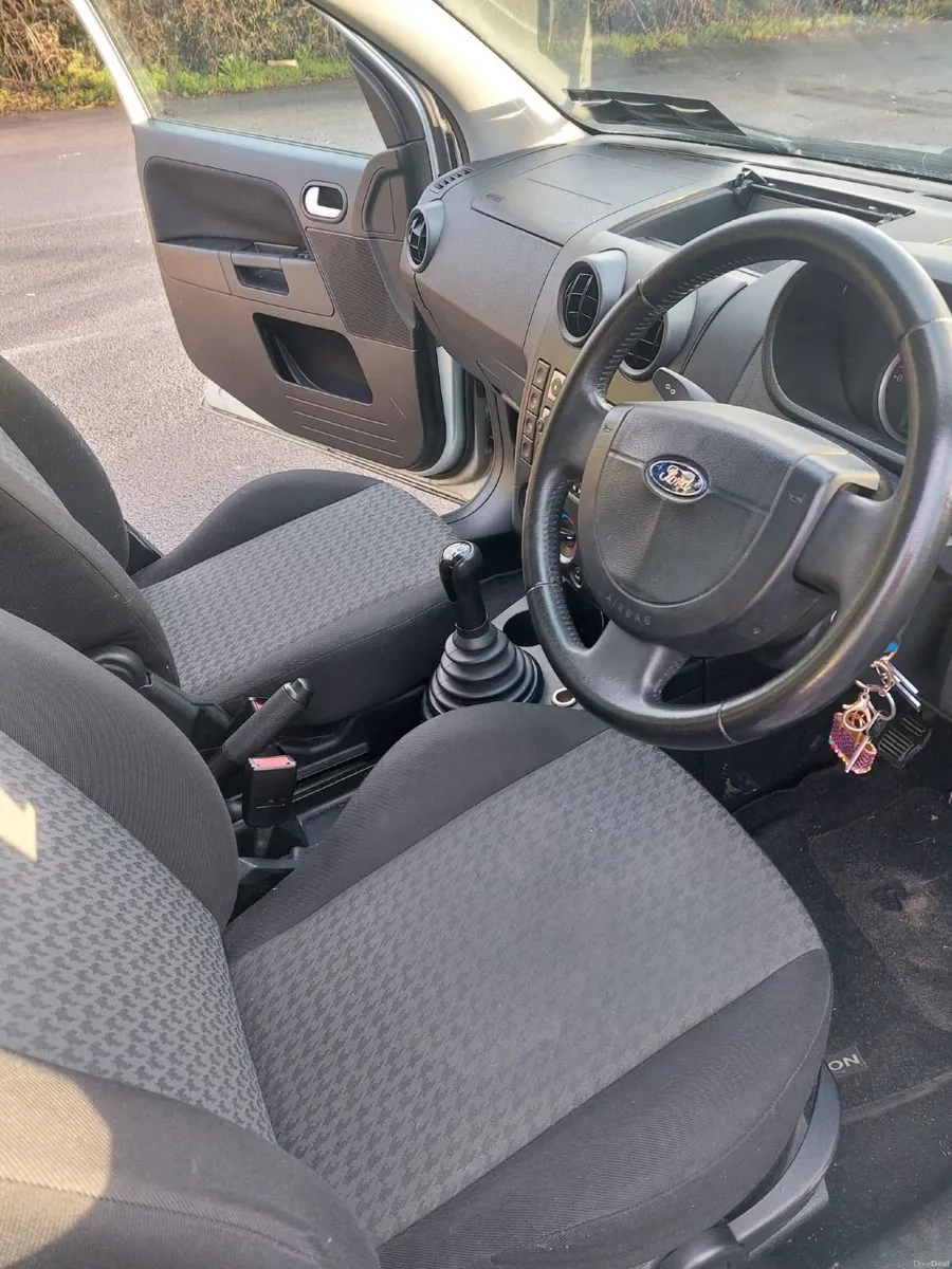 Ford Fusion 2004 - Image 3