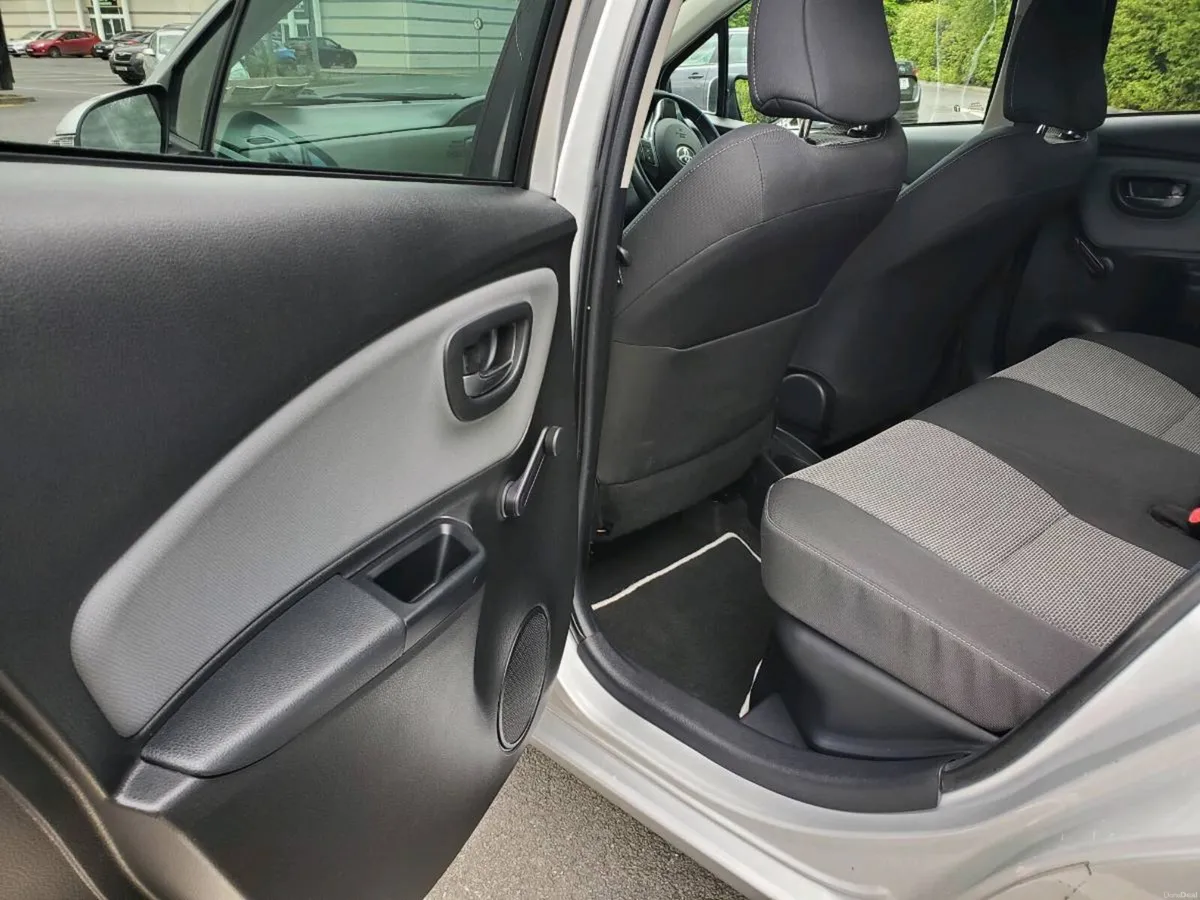 Toyota Yaris Hybrid - Image 2