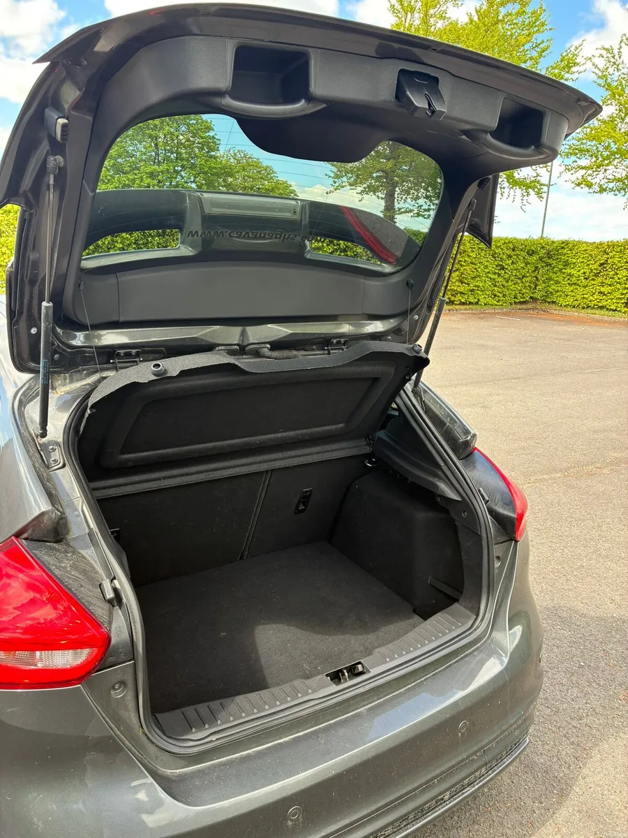 Ford Focus st line 1.5 Diesel 2018 - Image 6