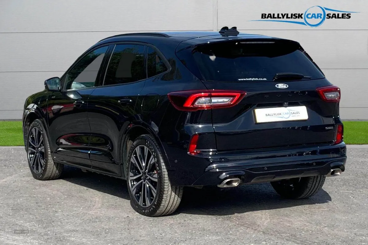 Ford Kuga 2.5 Duratec 243PS PHEV ST-Line X in Agat - Image 2