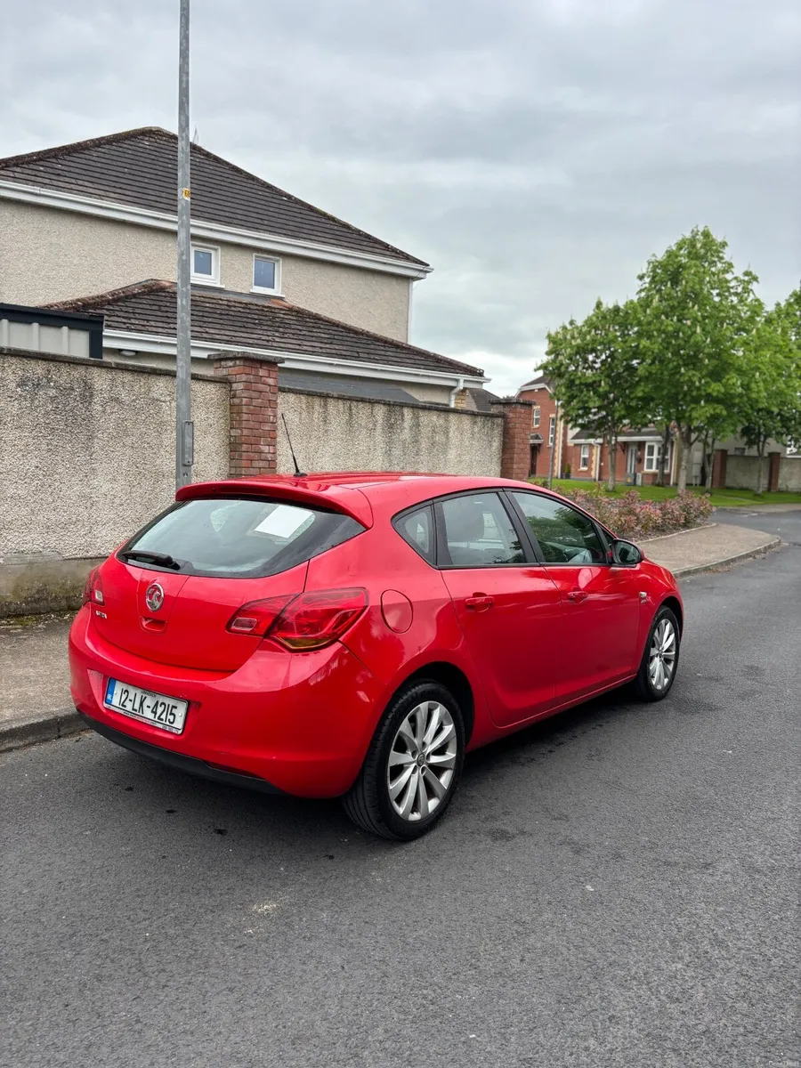 Vauxhall Astra 2012: 1.4 petrol - Image 4