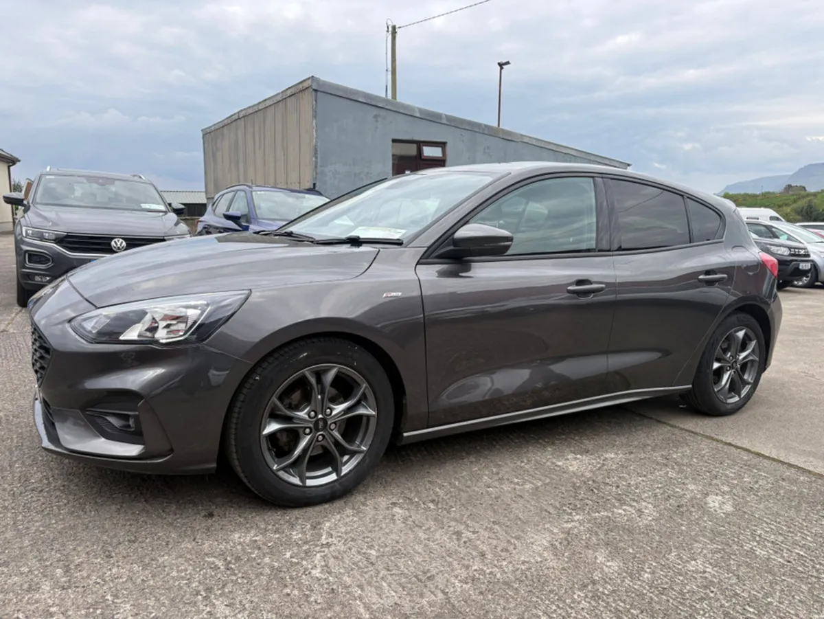 Ford Focus ST-LINE 5DR 1.5 TD 120 S6.2 M6 4DR - Image 3