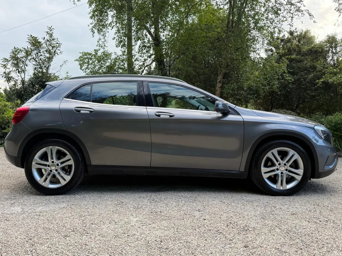 Mercedes-Benz GLA 180 D URBAN *Panoramic Sunroof…O - Image 3
