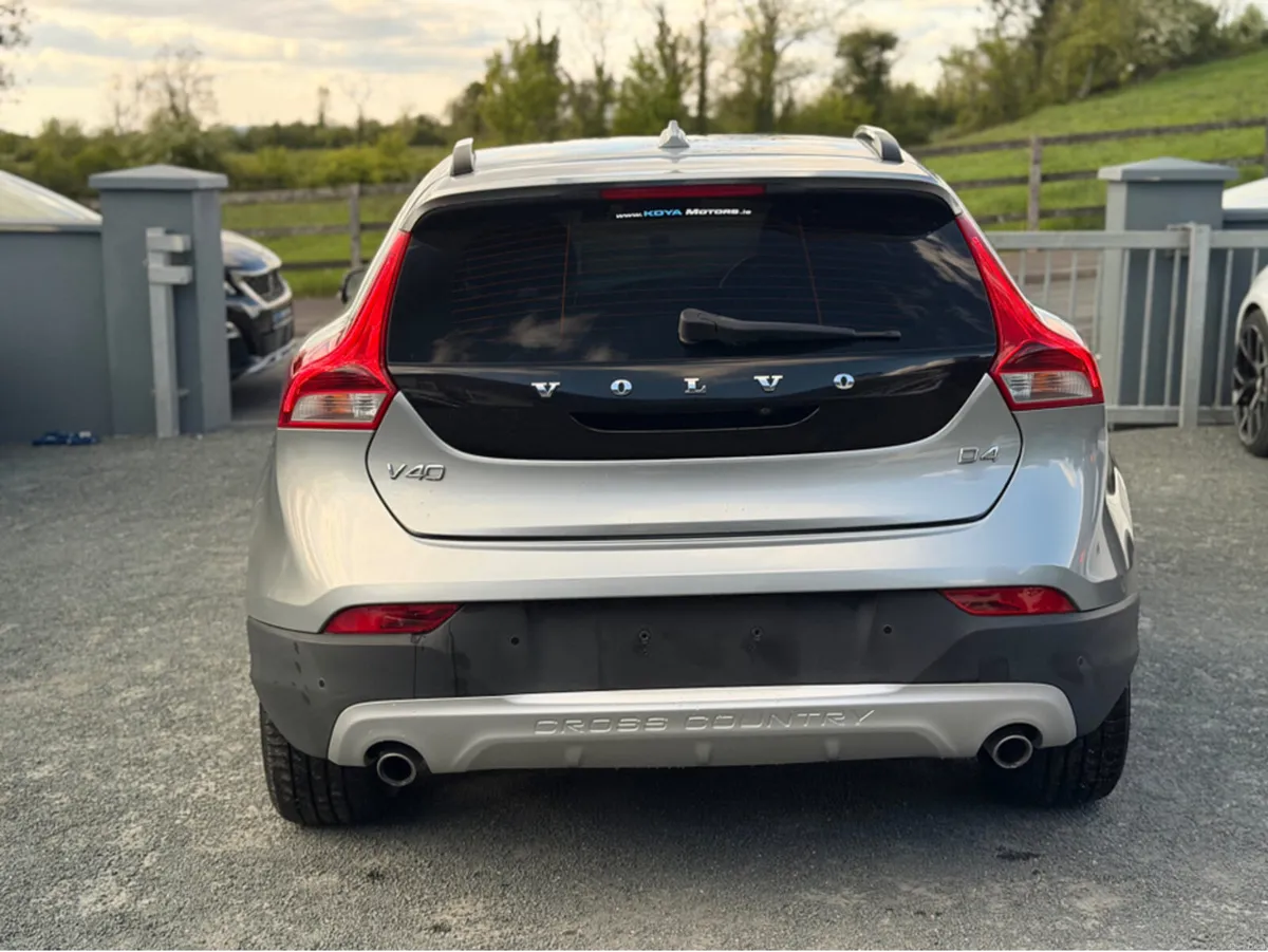 Volvo V40 2.0 D4 CROSS COUNTRY SE LUXURY DIESEL 19 - Image 5
