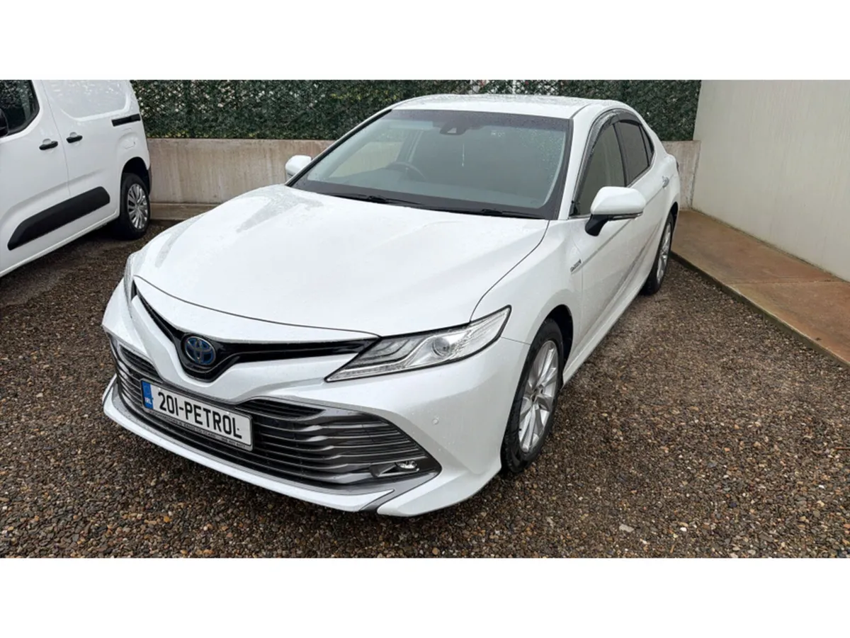 Toyota Camry 2.5 HYBRID - Image 2