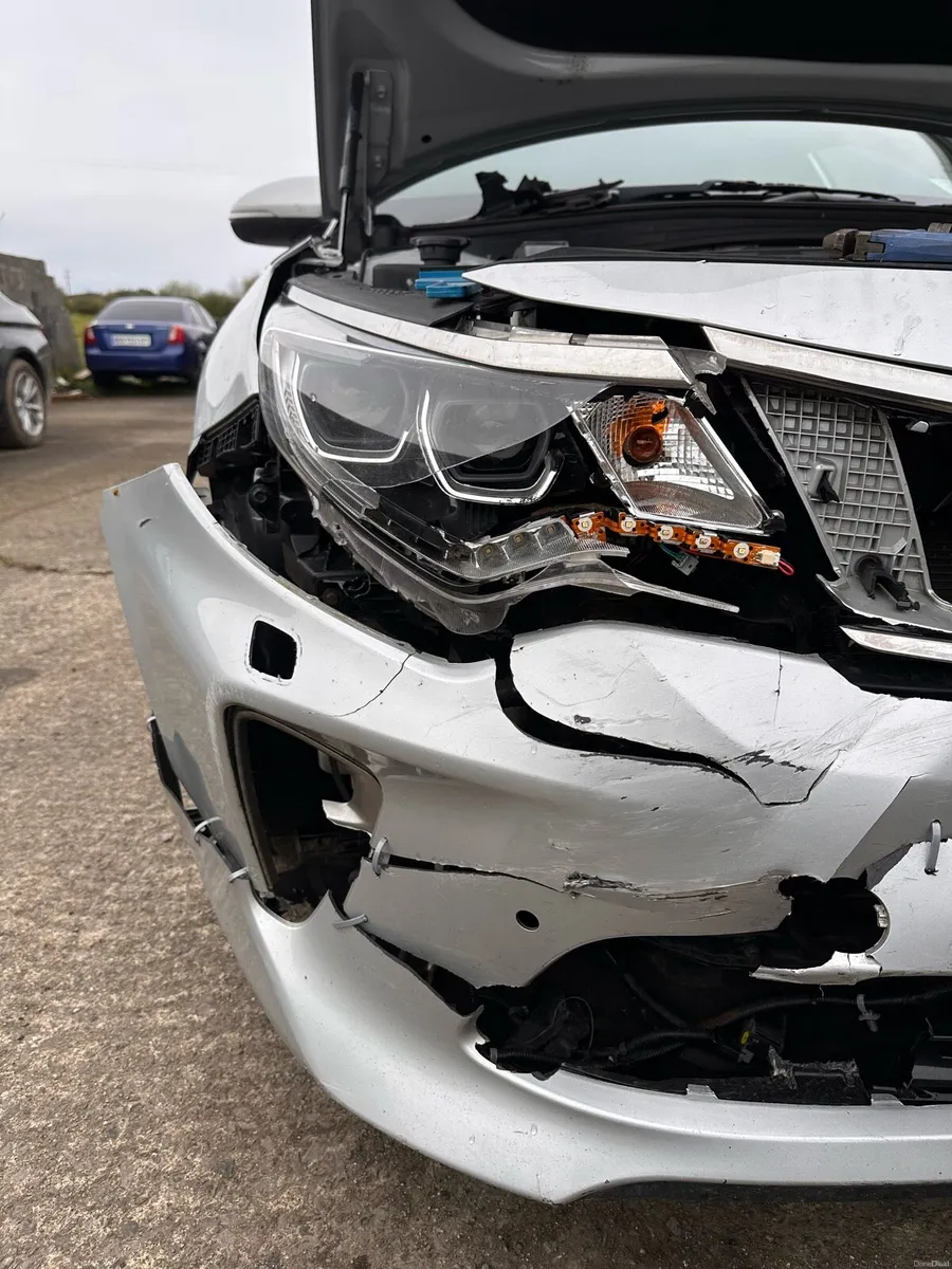 looking for a front bumper, right driver's side - Image 2
