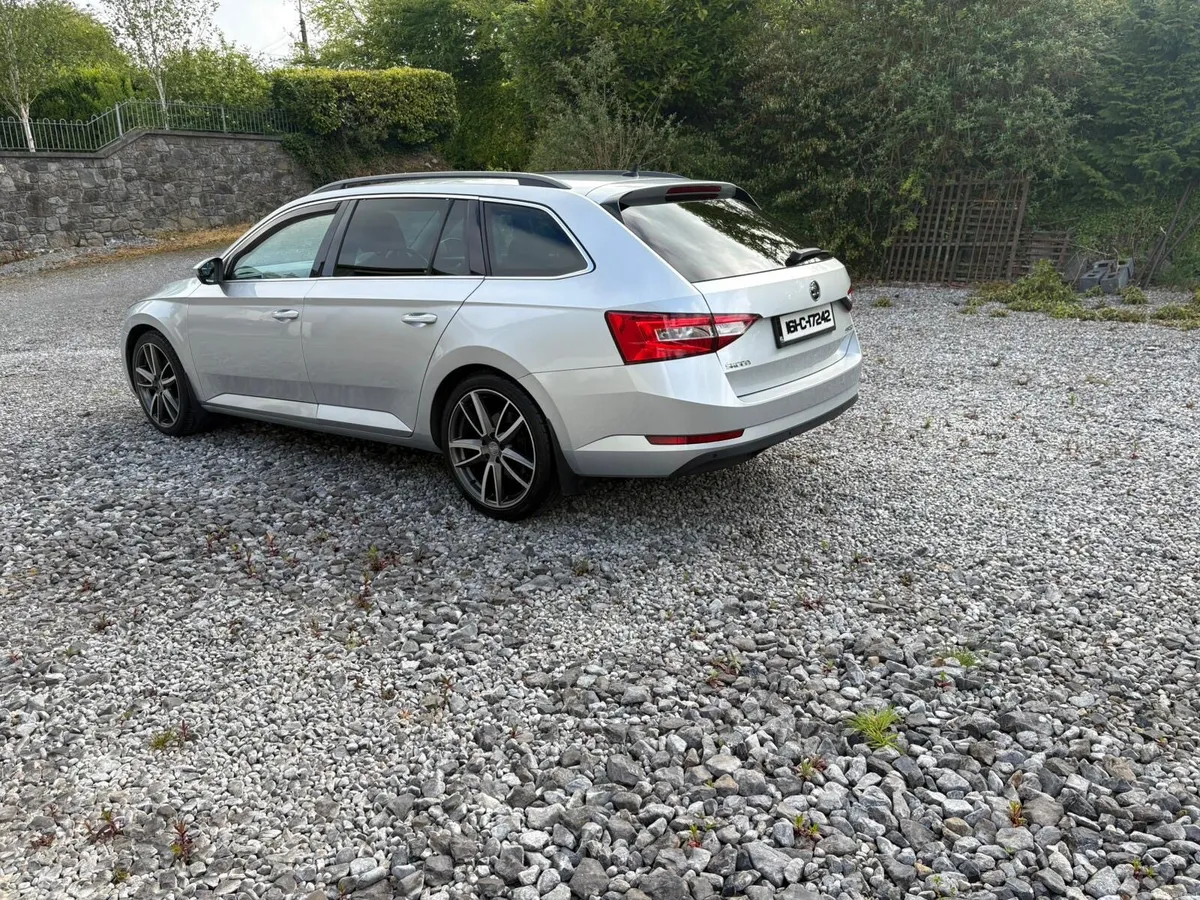 2016 Skoda Superb - Image 4