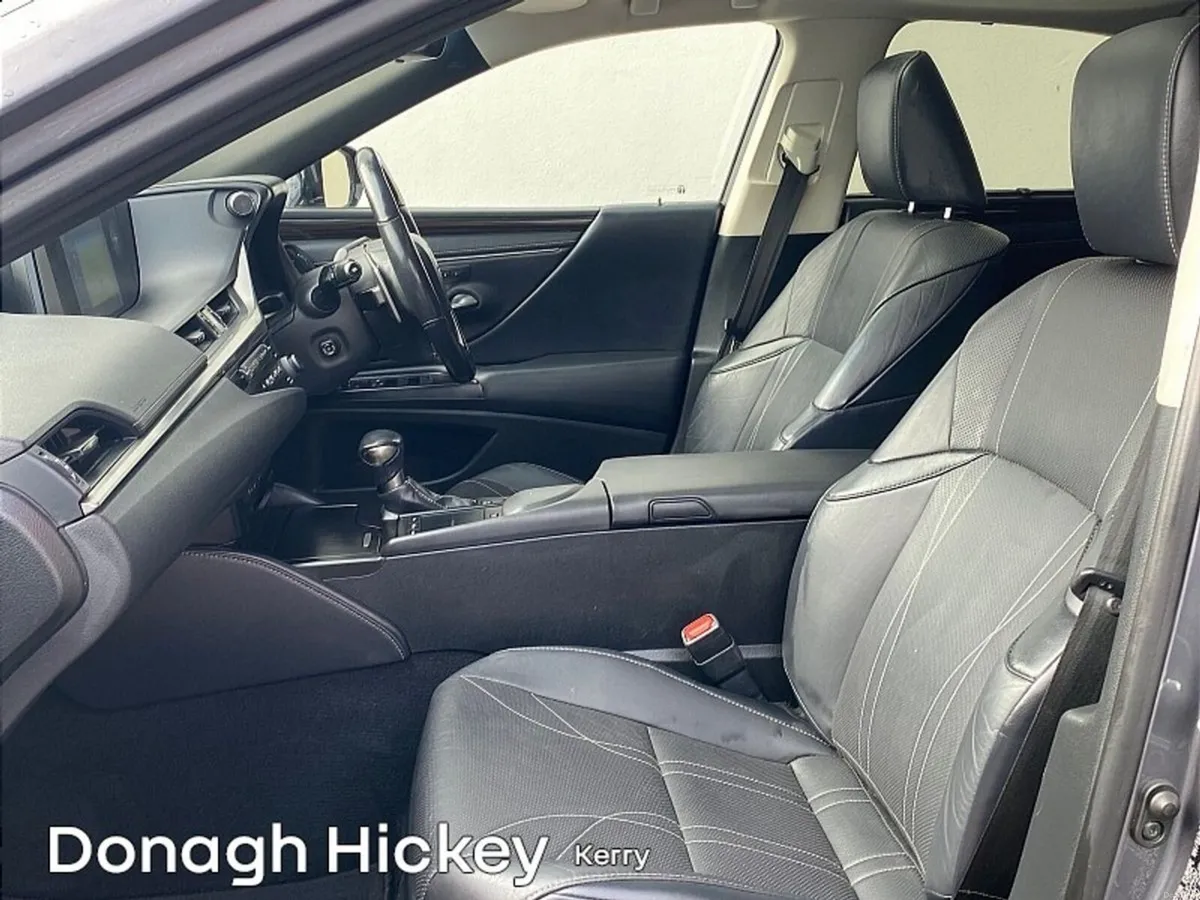 Lexus ES 300h Executive Sunroof - Image 4