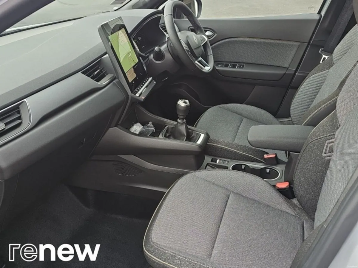 Renault Captur TECHNO 1.2 TCE 115 BHP 5DR *DEMO MO - Image 5