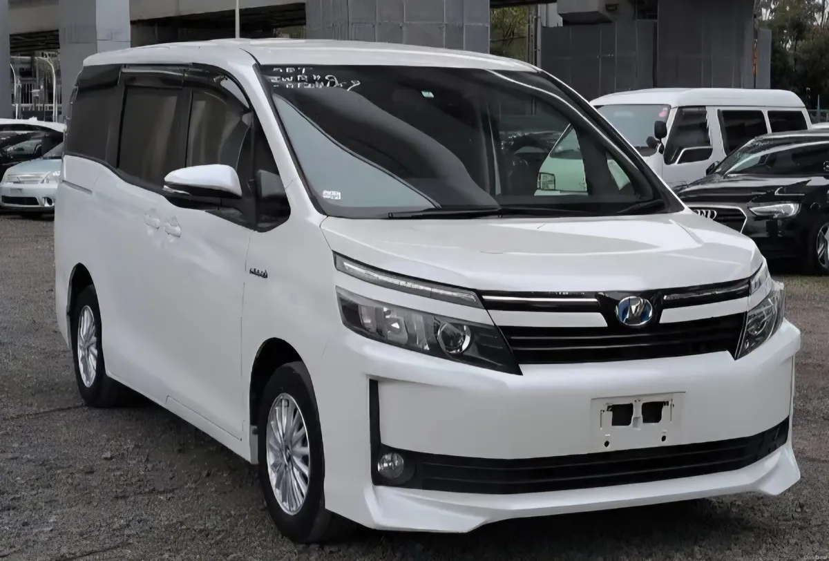2016 Toyota Voxy 1.8L Hybrid 7seater 112k km - Image 1