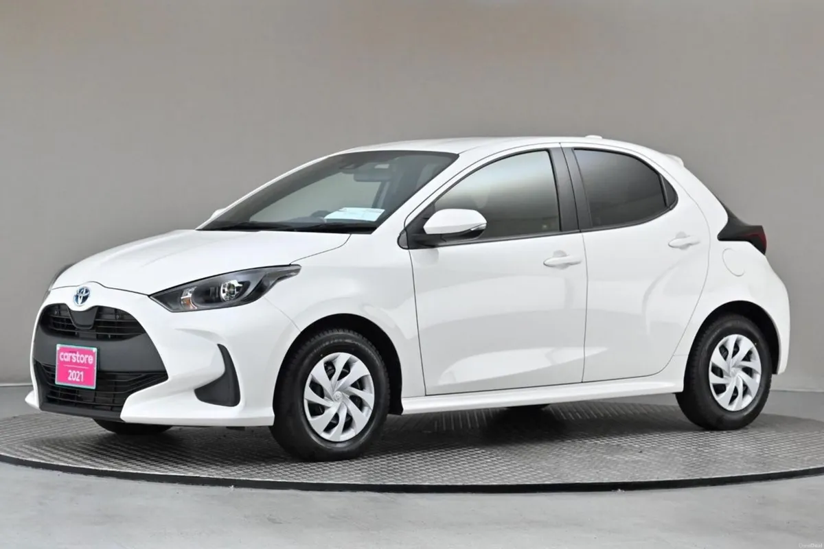 Toyota Yaris 1.5 HYBRID **REVERSE CAM**PARK SENSOR - Image 4