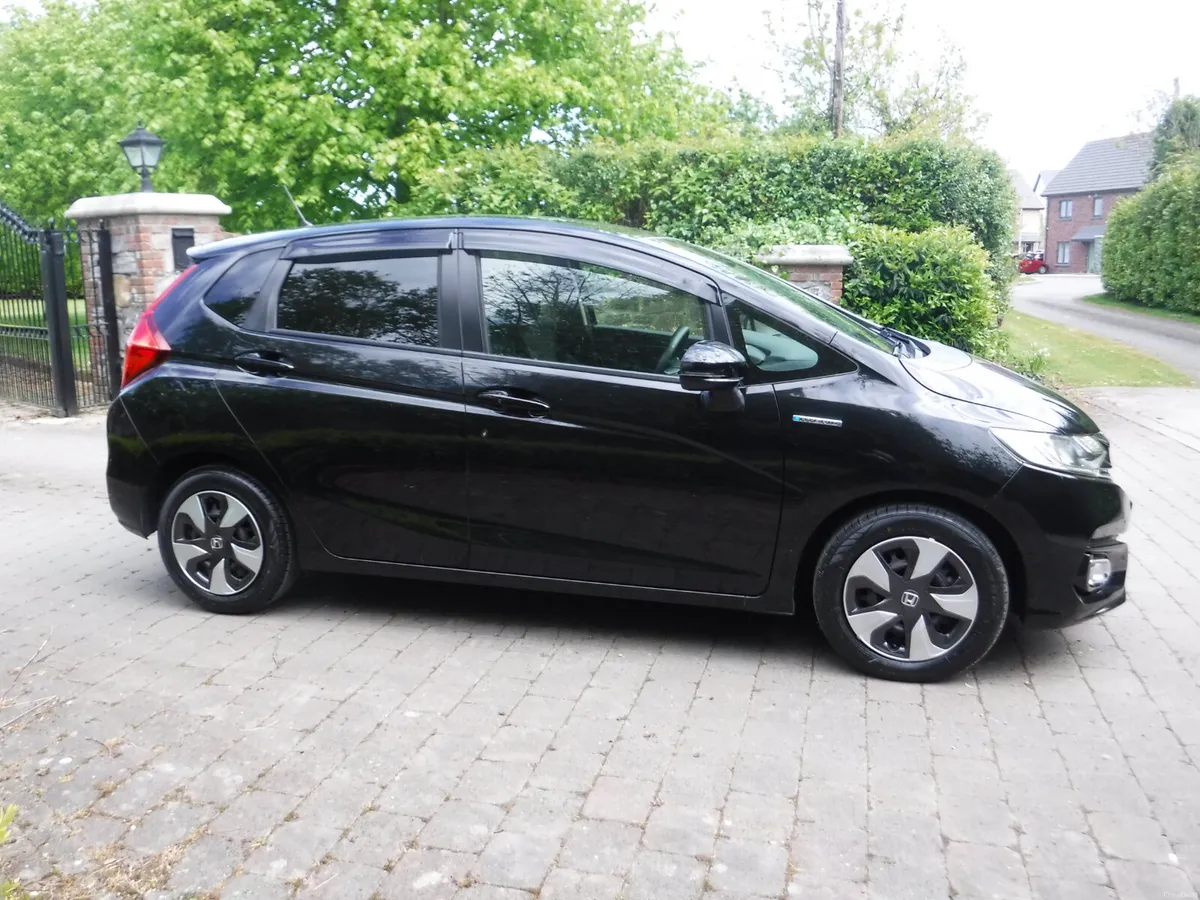 HONDA FIT 1.5 AUTO SELF CHARGING HYBRID - Image 2