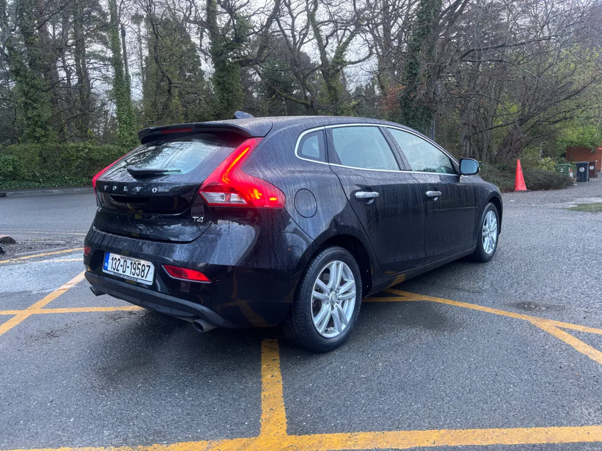 132 VOLVO V40 1.6 PETEOL AUTO 2 KEYS NCT 27 - Image 4