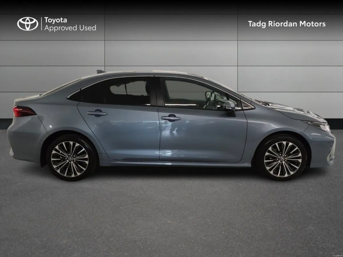 Toyota Corolla LUNA SPORT SALOON - Image 3