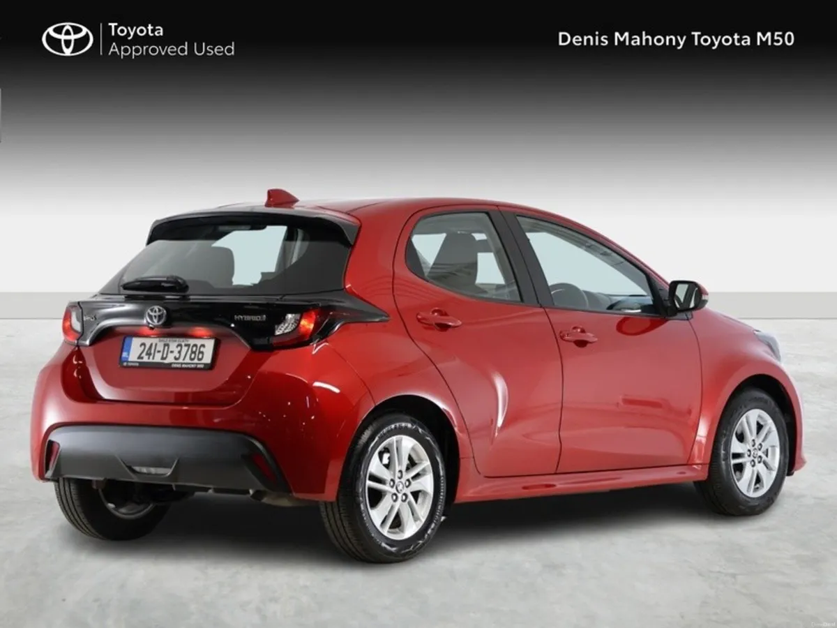 Toyota Yaris Luna Hybrid - Image 2