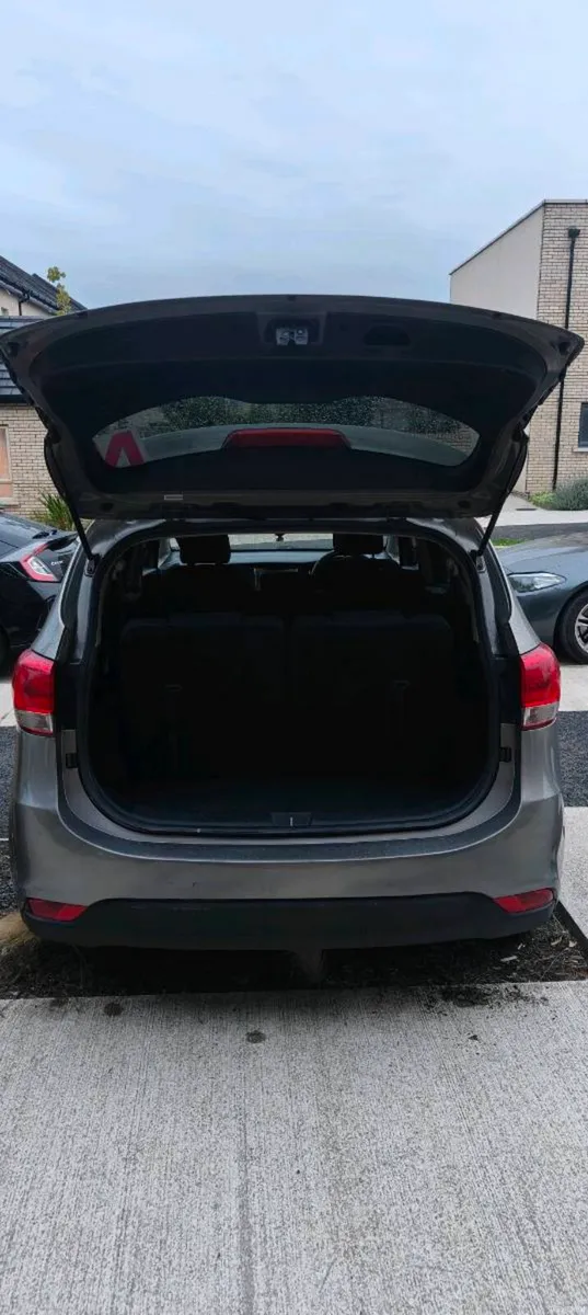 Kia Carens 7 Seater - Image 4