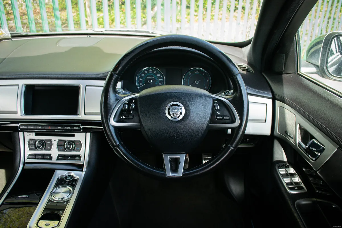 2013 Jaguar XF 2.2D Sport *High SPEC* AUTOMATIC - Image 2