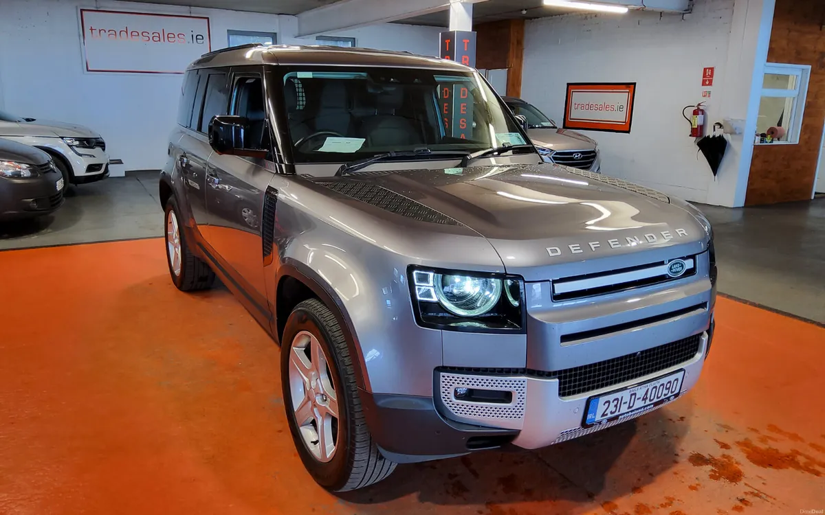 Land Rover Defender 2023 - Image 1