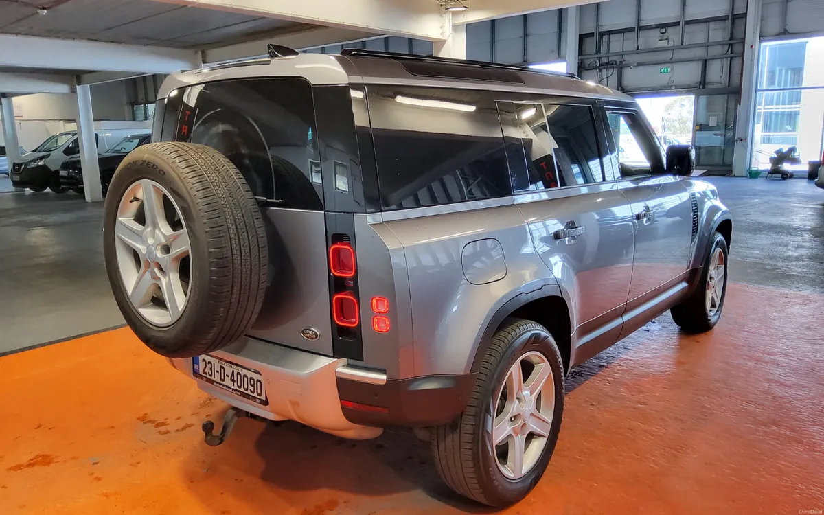Land Rover Defender 2023 - Image 3