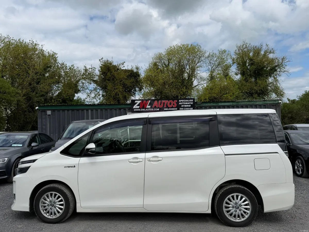 161 Toyota Voxy Hybrid 7 Seater - Image 4