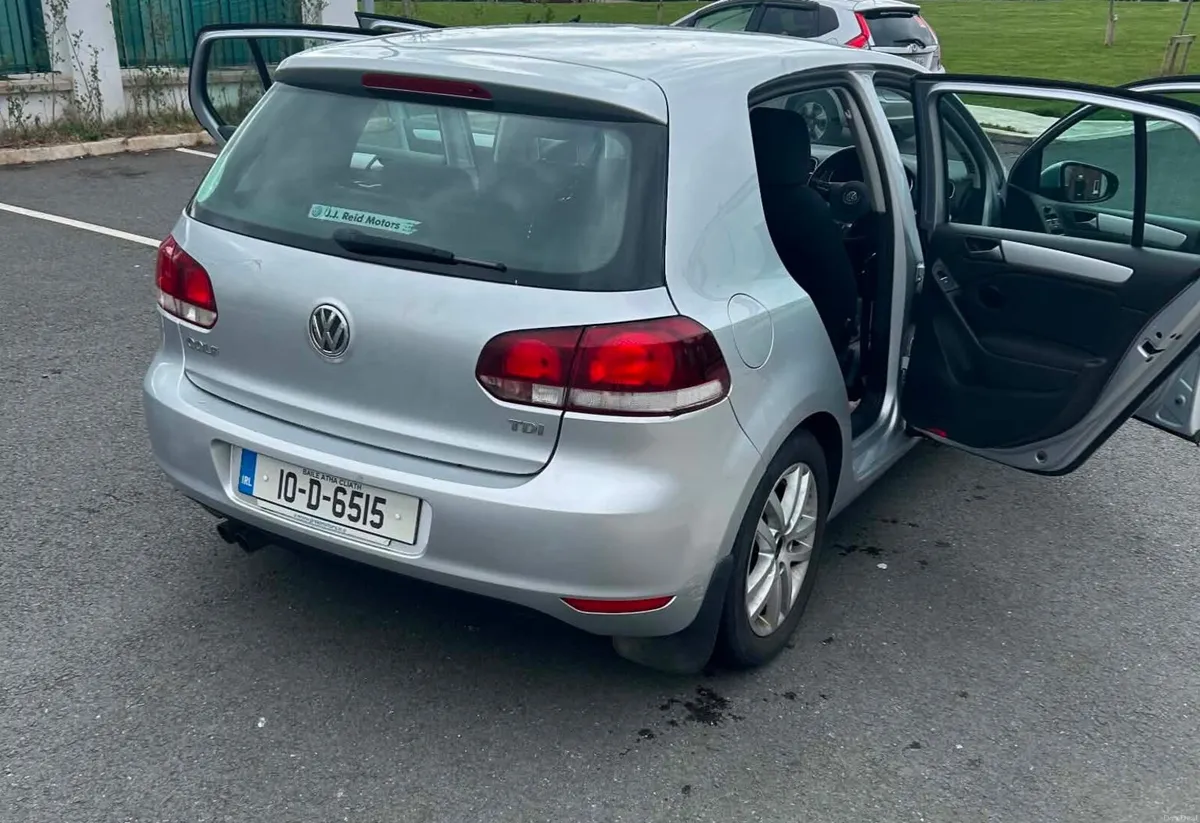 Volkswagen Golf 2010 - Image 2