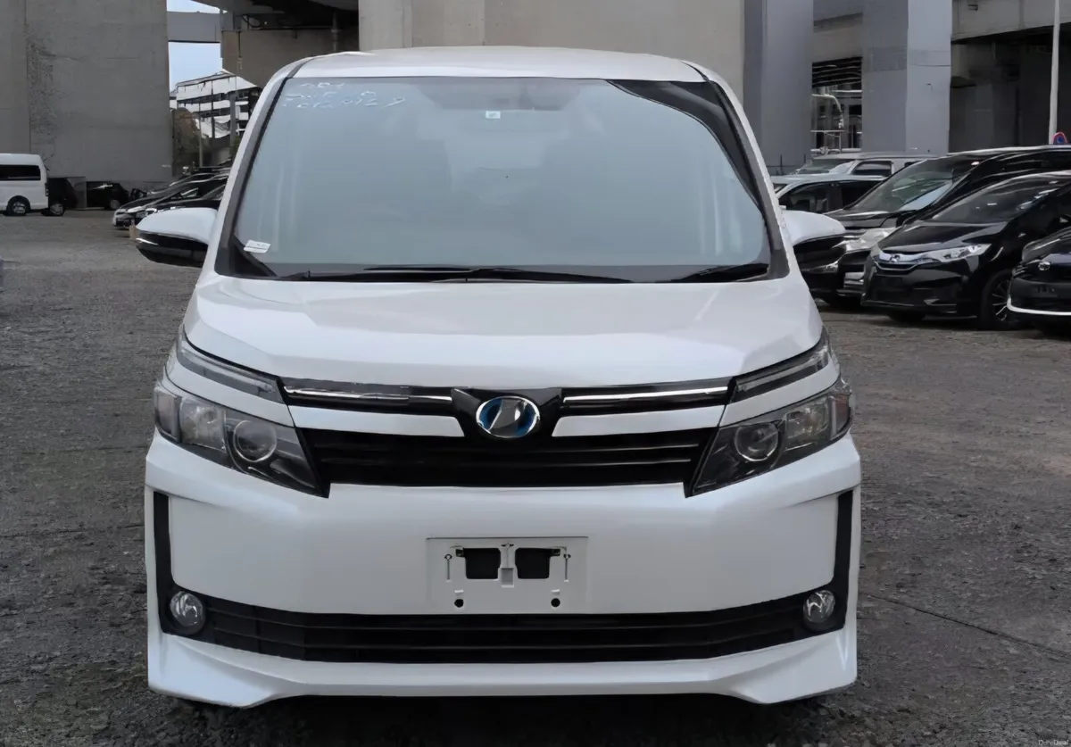 2016 Toyota Voxy 1.8L Hybrid 7seater 112k km - Image 2