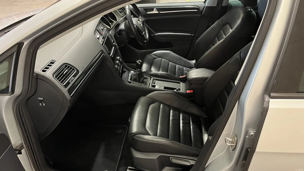 2017 VW GOLF HIGHLINE FULL LEATHER, 1.2 Manual - Image 4