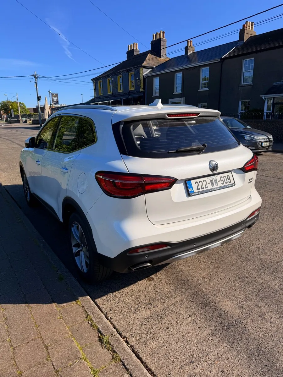 MG HS EXCLUSIVE PHEV AUTO **PANAROMIC ROOF** - Image 1