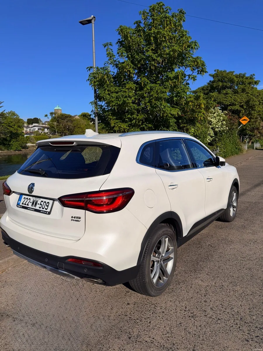 MG HS EXCLUSIVE PHEV AUTO **PANAROMIC ROOF** - Image 3