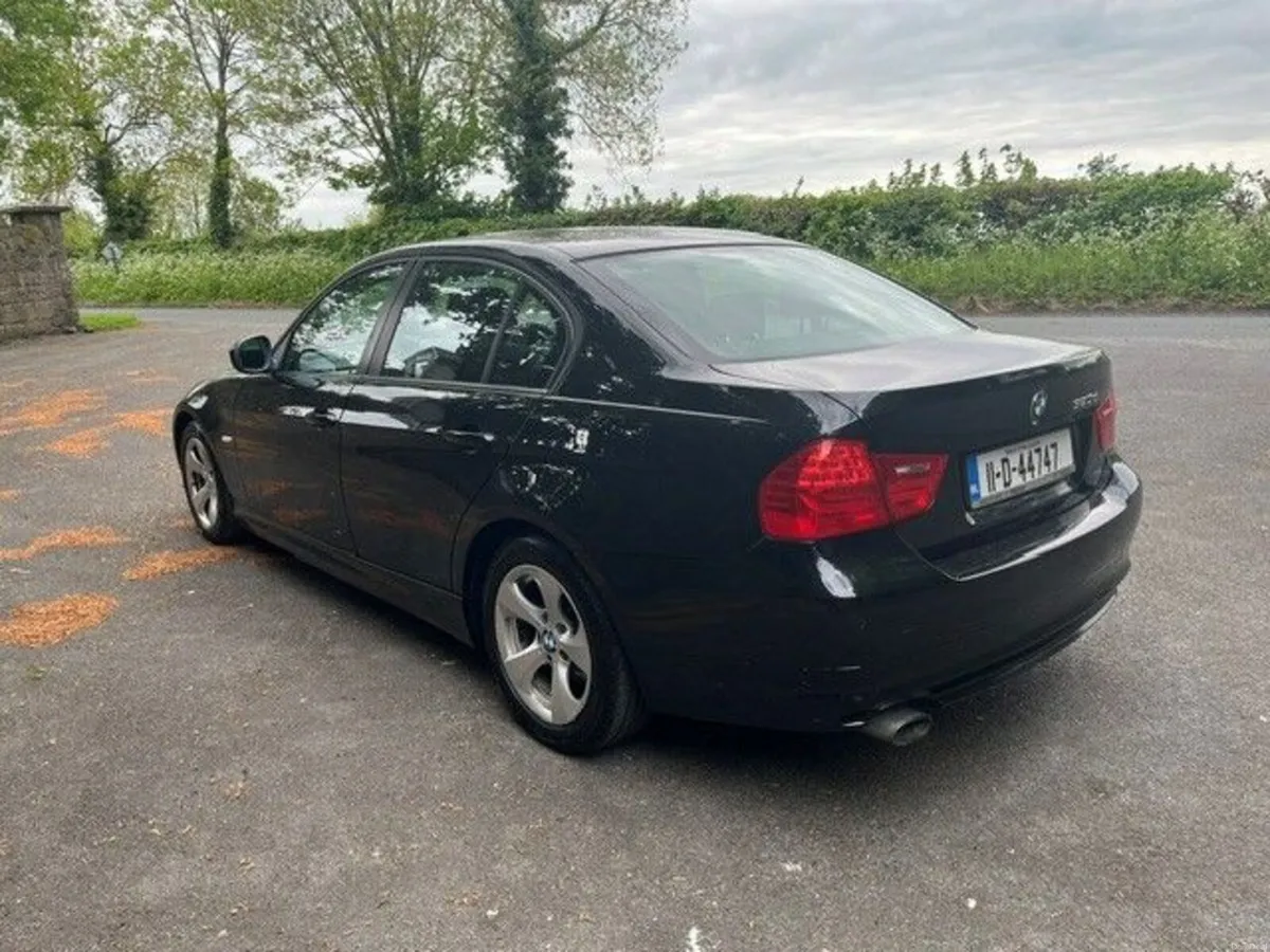 BMW 3-Series 2011 - Image 4