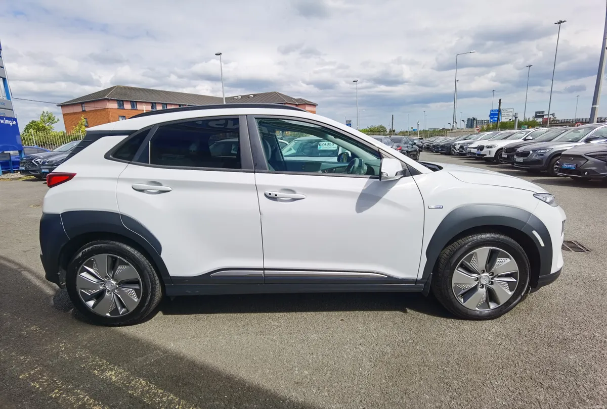 HYUNDAI KONA 64KWH EV PREMIUM - Image 4