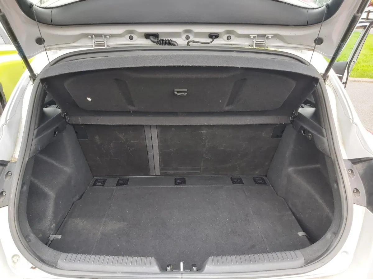 Car - Image 4