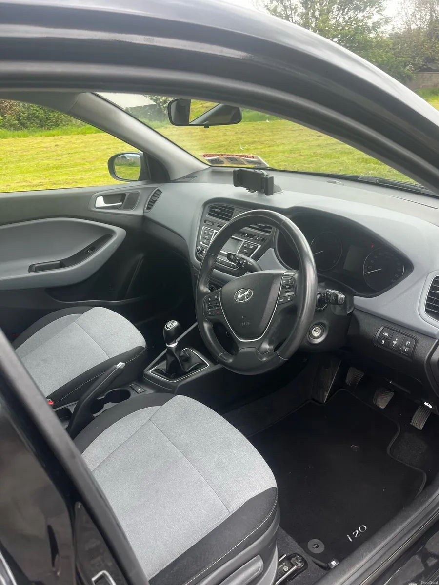2016 Hyundai i20 Deluxe - Image 5