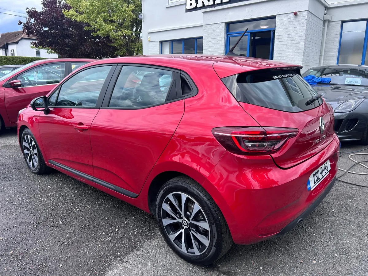 2023 RENAULT CLIO 1.3 PETROL AUTO Equilibre - Image 6