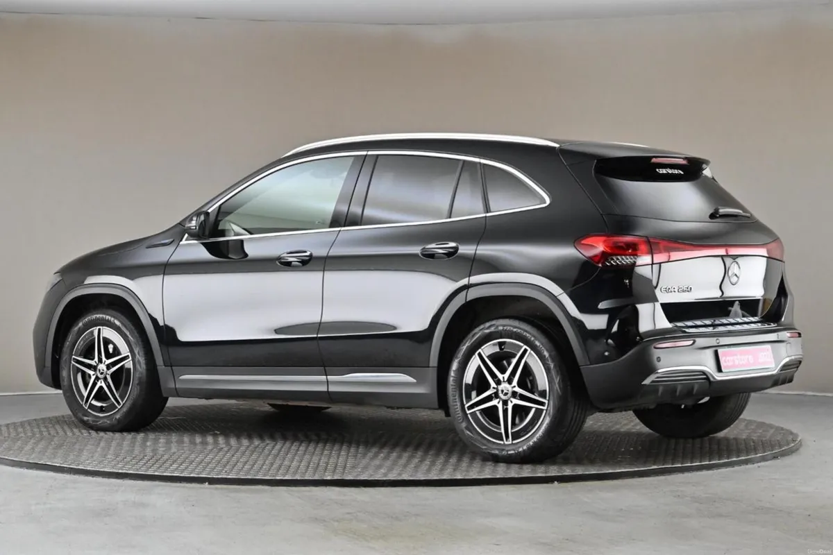 Mercedes-Benz EQA 250 AMG LINE 66.5 KWH **LEATHER* - Image 6
