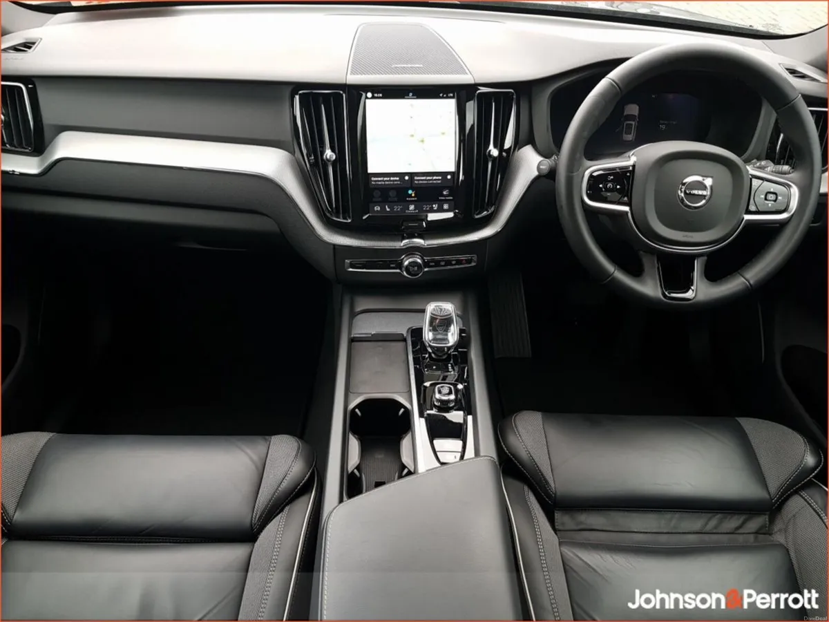 Volvo XC60 T6 350hp AWD Plus Black Edition - Image 2