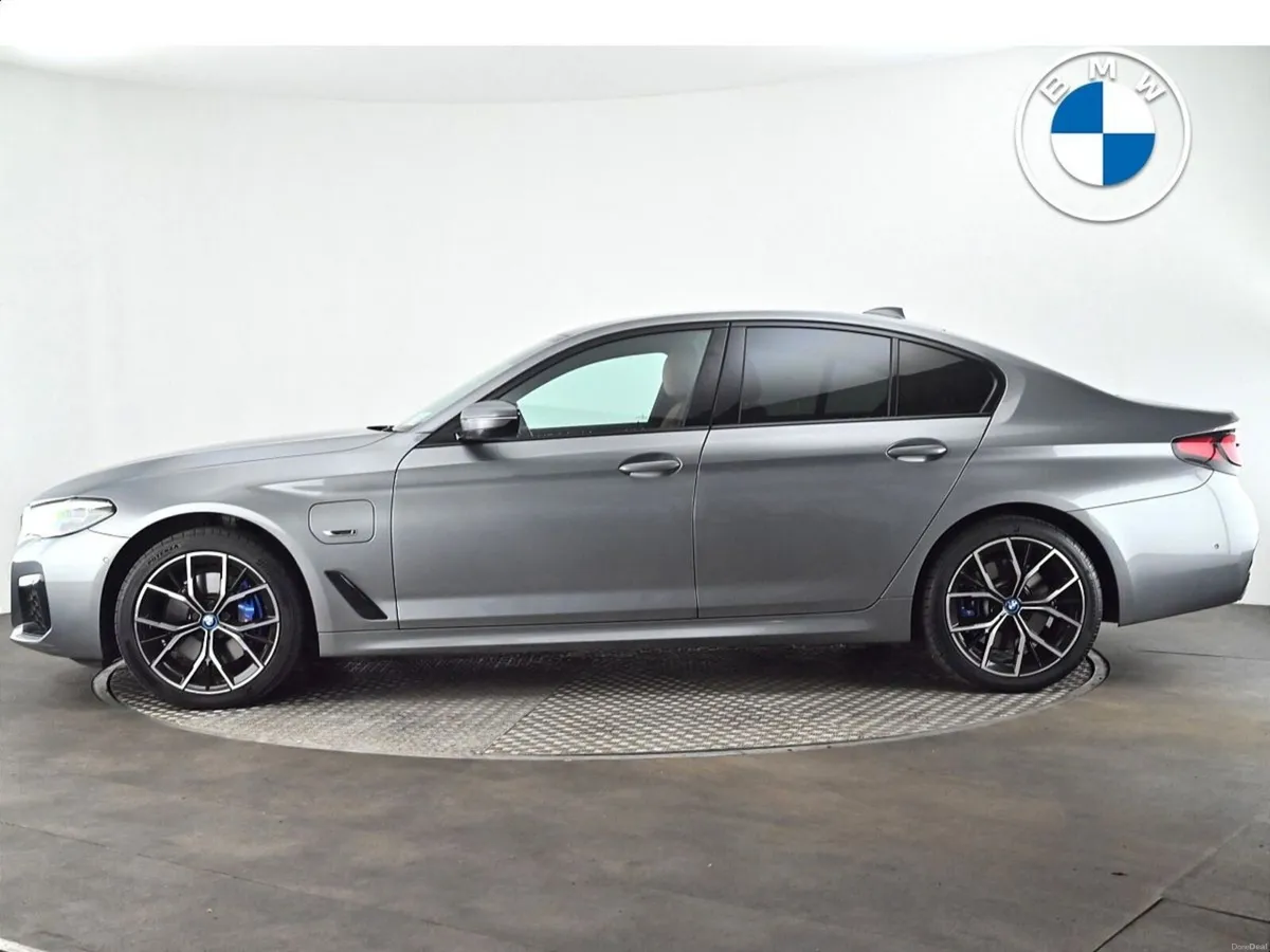BMW 5-Series 530e M Sport Saloon - Image 3