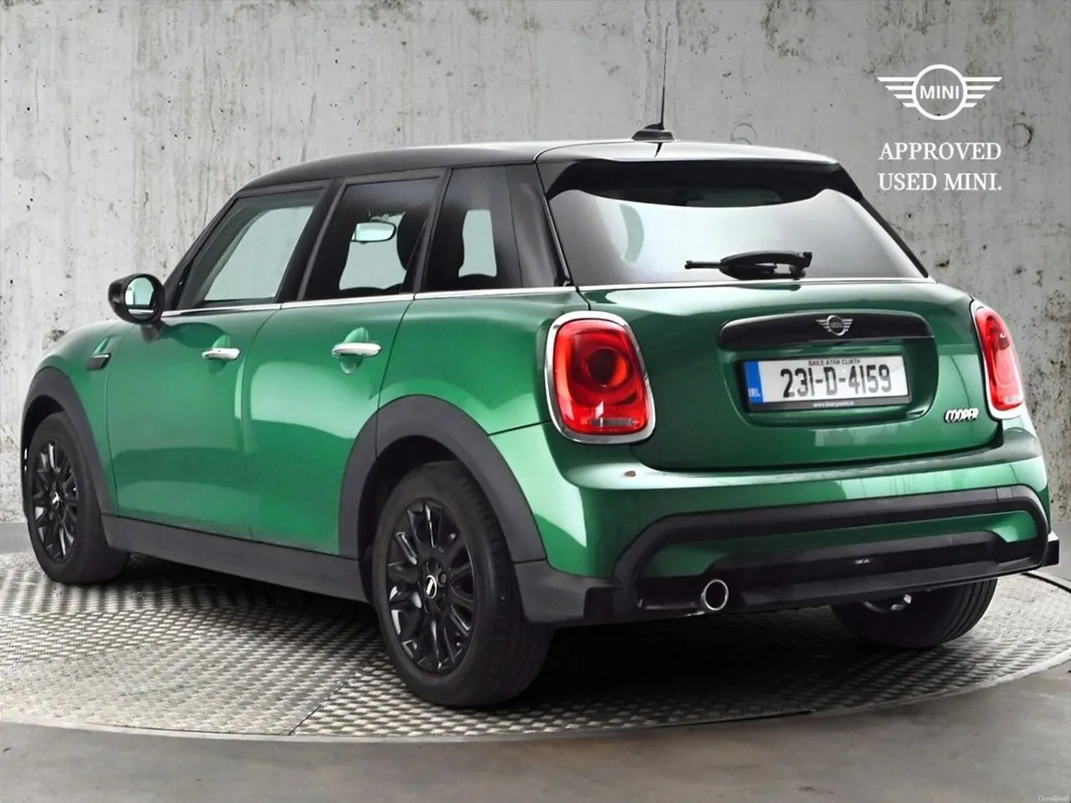 Mini Cooper 5-Door Cooper Classic - Image 2