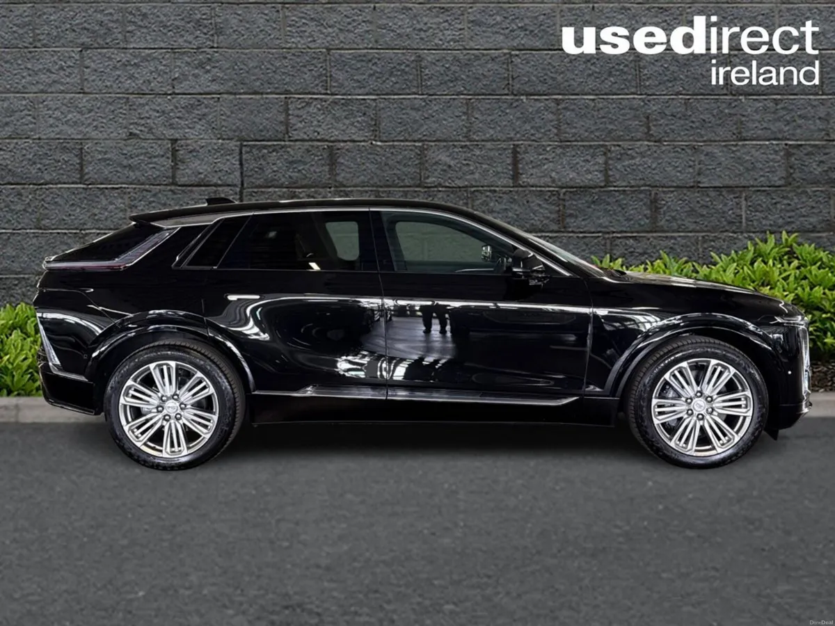 Cadillac Lyriq Entry  559 AWD Dual-Motor Auto - Image 3