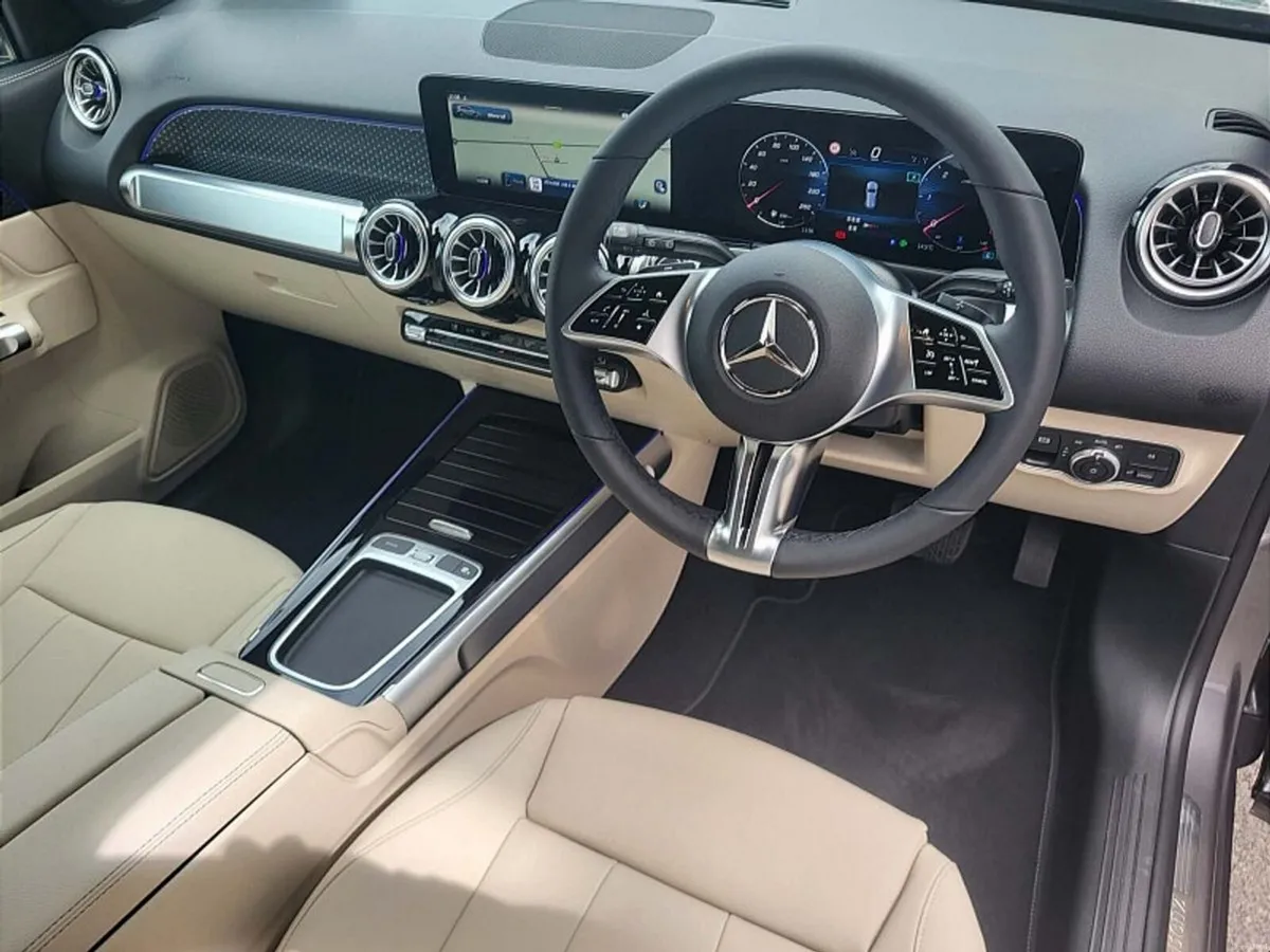 Mercedes-Benz GLB GLB200d Progressive AUTO (7 SEAT - Image 2