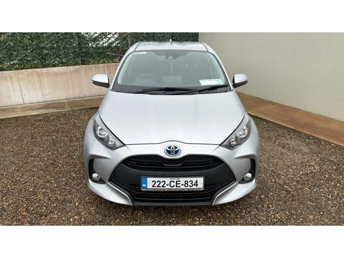 Toyota Yaris 1.5 HYBRID LUNA 4DR AUTO - Image 3